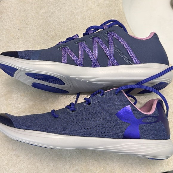Underarmor shoes 5Y new - Picture 2 of 5
